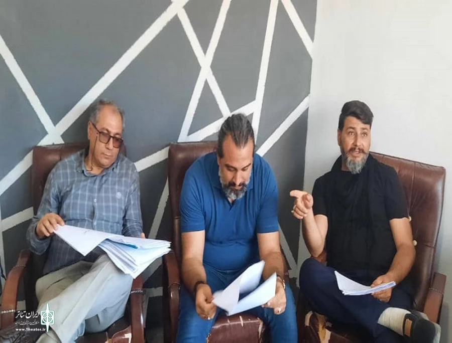 هیأت بازخوان متون نخستین جشنواره طنز قیزیل جام نقده معرفی شدند.
 2