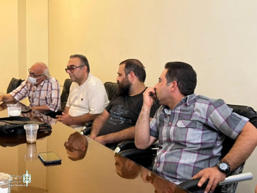 نشست صمیمی جمعی از پیشکسوتان و هنرمندان تئاتر شهرستان مهاباد
 2