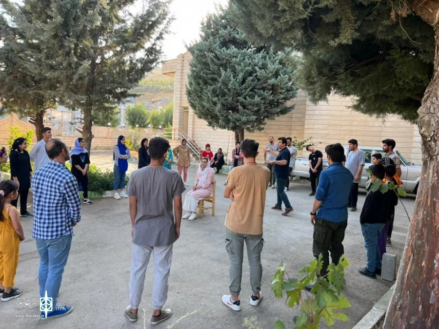 به بهانه برگزاری جشنواره تئاتر خیابانی «زاب» پیرانشهر.
 2