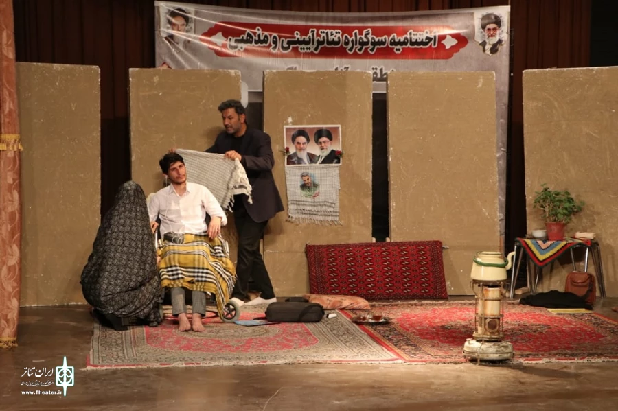 اجرای نمایش «حسین» به کارگردانی ناصر نصرالله زاده
 2
