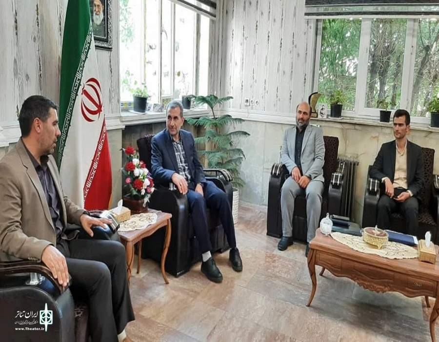 برای برگزاری جشنواره استانی تئاتر طنز قیزیل جام همه پای کار هستند
 2