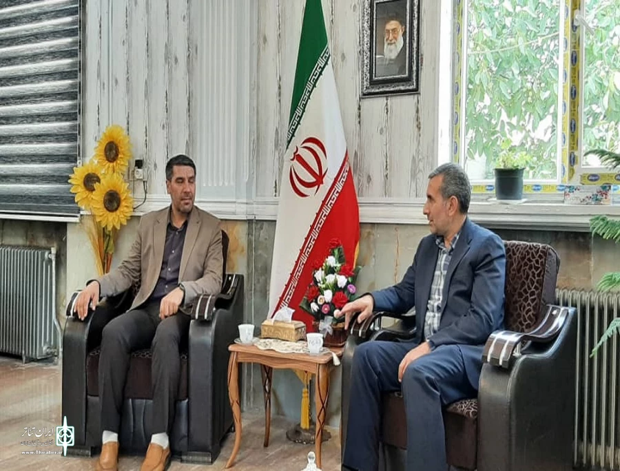 برای برگزاری جشنواره استانی تئاتر طنز قیزیل جام همه پای کار هستند
 2