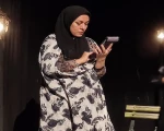 برای اولین بار با زبان اشاره ناشنوایان درارومیه به روی صحنه رفت
 3