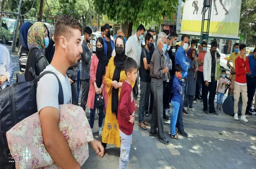نمایش خیابانی «سوز یک ترانه» در سلماس اجرا  شد.
 2