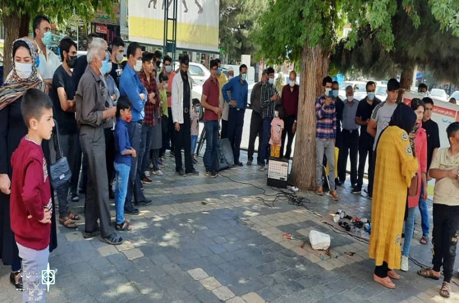 نمایش خیابانی «سوز یک ترانه» در سلماس اجرا  شد.
 2