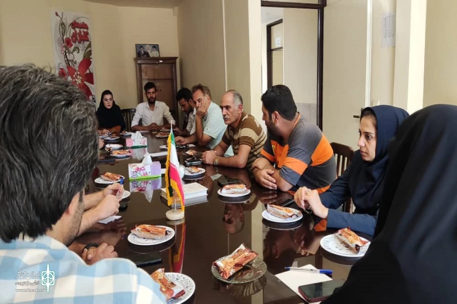 نشست اعضا هیات رئیسه انجمن هنرهاری نمایشی استان با هنرمندان شهرستان ماکو 6