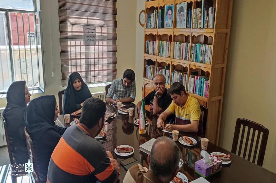 نشست اعضا هیات رئیسه انجمن هنرهاری نمایشی استان با هنرمندان شهرستان ماکو 7