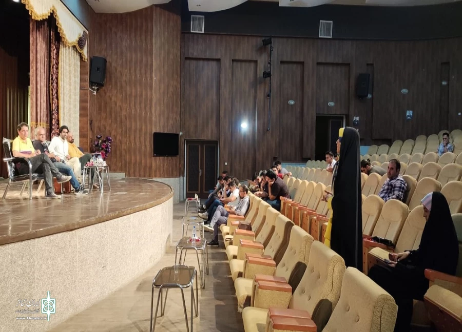 نشست اعضا هیات رئیسه انجمن هنرهاری نمایشی استان با هنرمندان شهرستان شوط 4