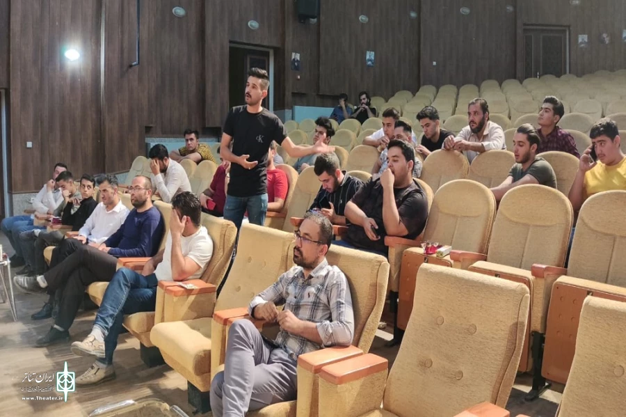 نشست اعضا هیات رئیسه انجمن هنرهاری نمایشی استان با هنرمندان شهرستان شوط 5
