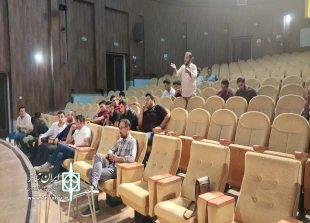 نشست اعضا هیات رئیسه انجمن هنرهاری نمایشی استان با هنرمندان شهرستان شوط 7