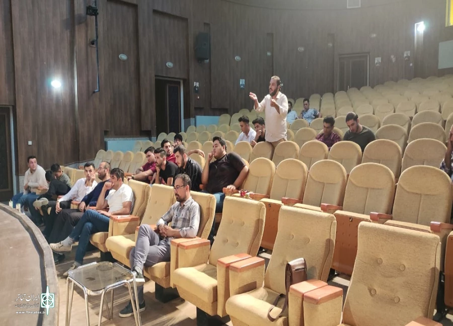 نشست اعضا هیات رئیسه انجمن هنرهاری نمایشی استان با هنرمندان شهرستان شوط 7