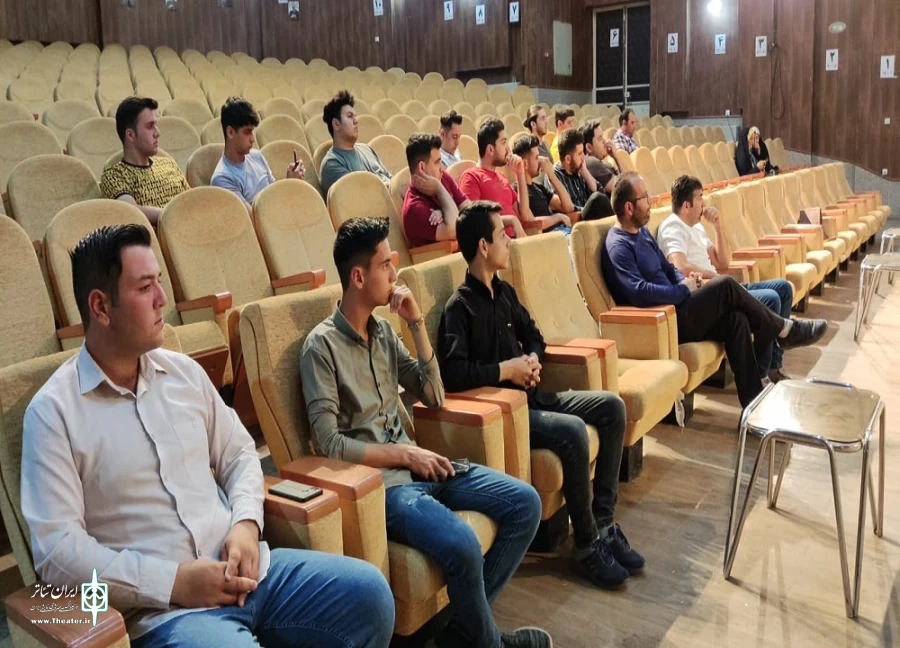 نشست اعضا هیات رئیسه انجمن هنرهاری نمایشی استان با هنرمندان شهرستان شوط 8
