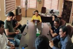 نشست اعضا هیات رئیسه انجمن هنرهاری نمایشی استان با هنرمندان شهرستان پلدشت  6