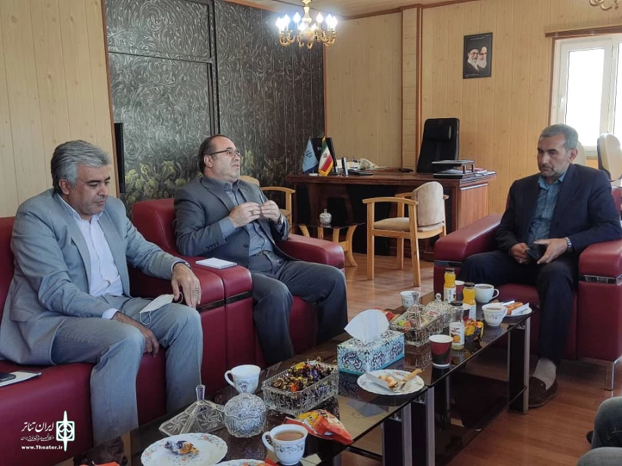 نشست مدیر عامل انجمن هنرهای نمایشی ایران با انجمن هنرهای نمایشی استان آذربایجان‌غربی و اداره کل این استان.
 2