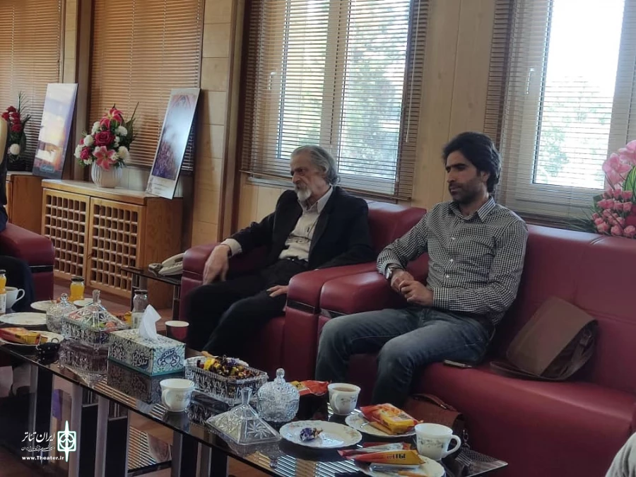 نشست مدیر عامل انجمن هنرهای نمایشی ایران با انجمن هنرهای نمایشی استان آذربایجان‌غربی و اداره کل این استان.
 2