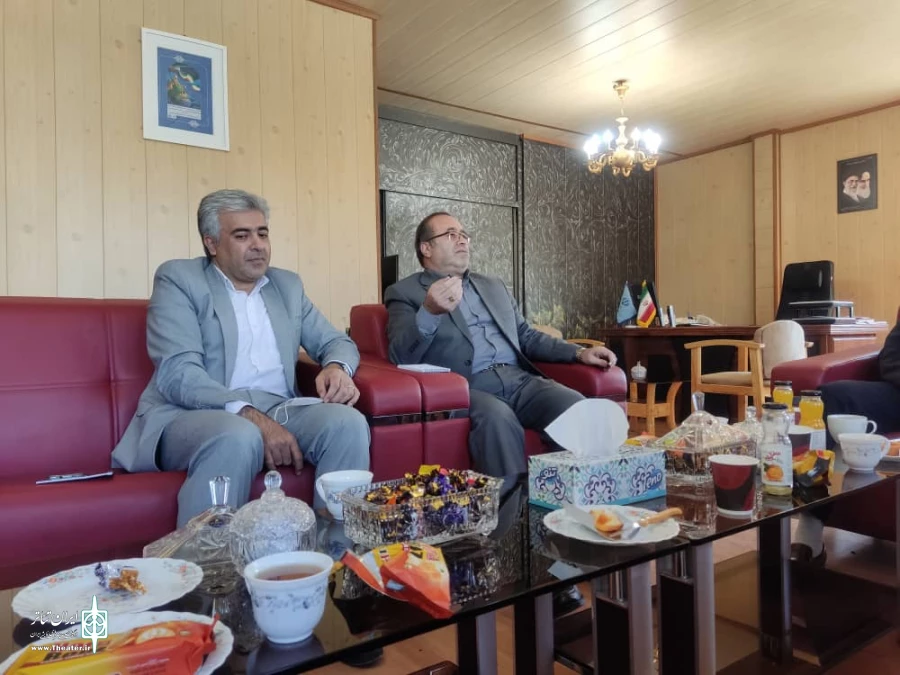 نشست مدیر عامل انجمن هنرهای نمایشی ایران با انجمن هنرهای نمایشی استان آذربایجان‌غربی و اداره کل این استان.
 2