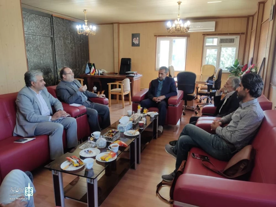 نشست مدیر عامل انجمن هنرهای نمایشی ایران با انجمن هنرهای نمایشی استان آذربایجان‌غربی و اداره کل این استان.
 2