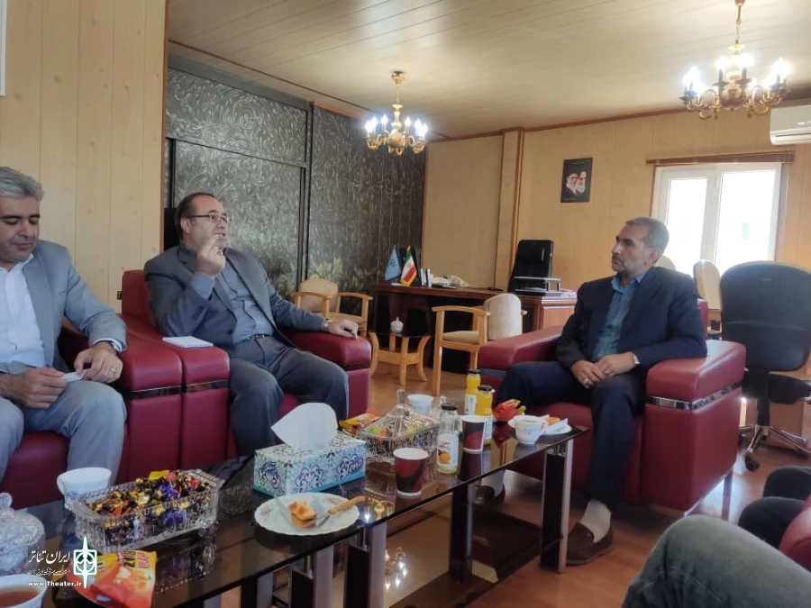 نشست مدیر عامل انجمن هنرهای نمایشی ایران با انجمن هنرهای نمایشی استان آذربایجان‌غربی و اداره کل این استان.
 2