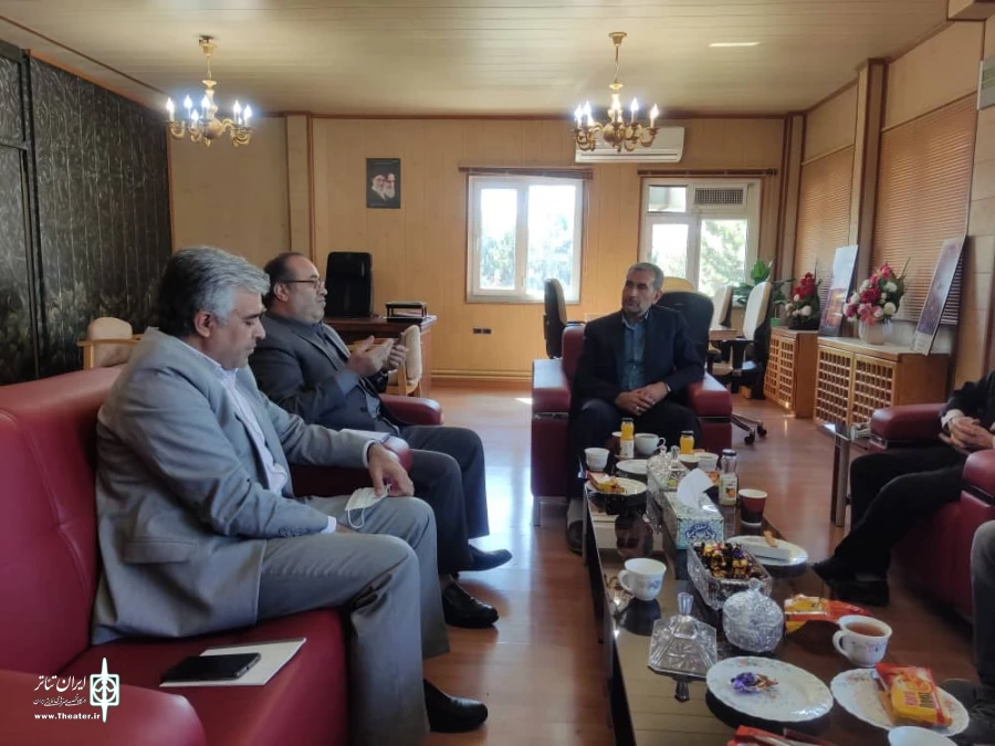 نشست مدیر عامل انجمن هنرهای نمایشی ایران با انجمن هنرهای نمایشی استان آذربایجان‌غربی و اداره کل این استان.
 2