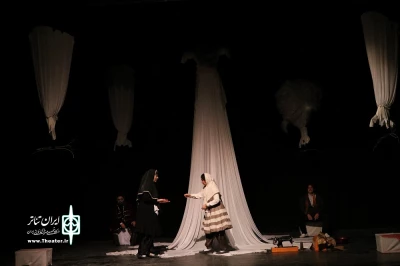 گفتگو با  سلاله تمکین وش کارگردان نمایش تور عروس

با وجود کمبودها تلاش برای روشن نگه داشتن چراغ تئاتر در استانم را می‌ستایم