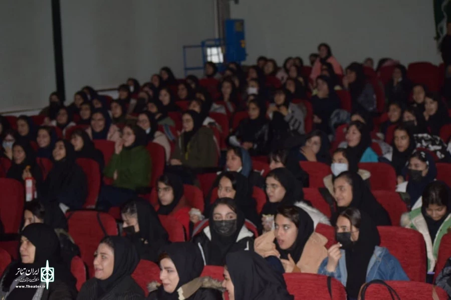 با استقبال مخاطبان نمایش «پشت کوه‌های قاف» در شهرستان تکاب به روی صحنه رفت 2