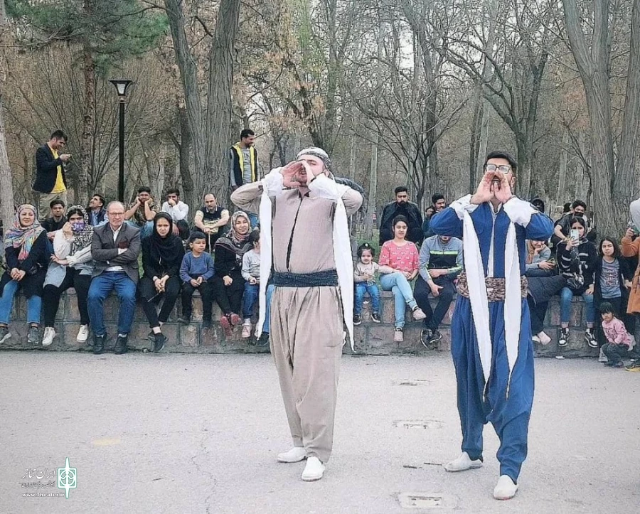 نمایش خیابانی «آمدن بهار» در دومین جشنواره هنرهای شهری شهرستان مشهد به اجرا در آمد.
 4