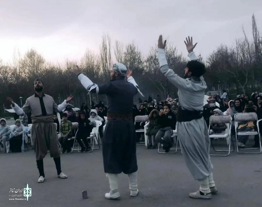 نمایش خیابانی «آمدن بهار» در دومین جشنواره هنرهای شهری شهرستان مشهد به اجرا در آمد.
 2