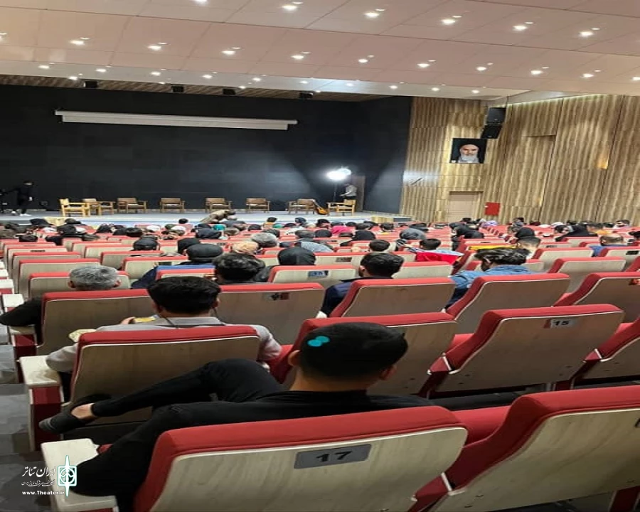 نمایشنامه دایی وانیا در سالن آمفی تئاتر سازمان منطقه آزاد ماکو خوانش شد
 2