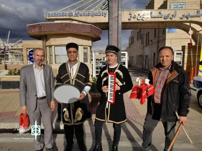نمایش «تکم گردانی» در شاهین دژ و محمود آباد اجرا شد