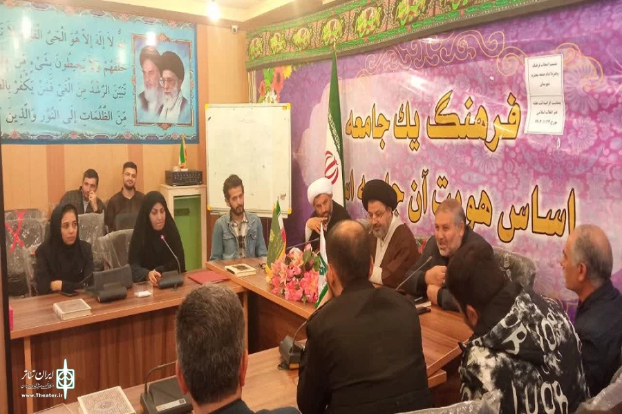نشست هنرمندان نمایش ماکو با مسئولین رده بالای این شهرستان  2