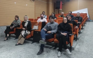 نشست جمعی از فعالین و کارگردانان تئاتر ارومیه برگزار شد. 10