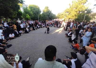 در راستای کاهش آسیب‌های اجتماعی

اجرای نمایش خیابانی « عمو زنجیر باف» در شهرستان بوکان