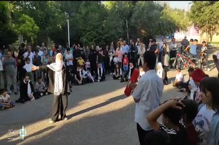 اجرای نمایش خیابانی « عمو زنجیر باف» در شهرستان بوکان
 2