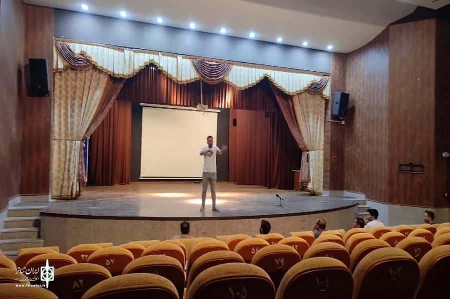 آثار منتخب نخستن جشنواره استانی استندآپ کمدی ماکو‌ مشخص شدند
 2
