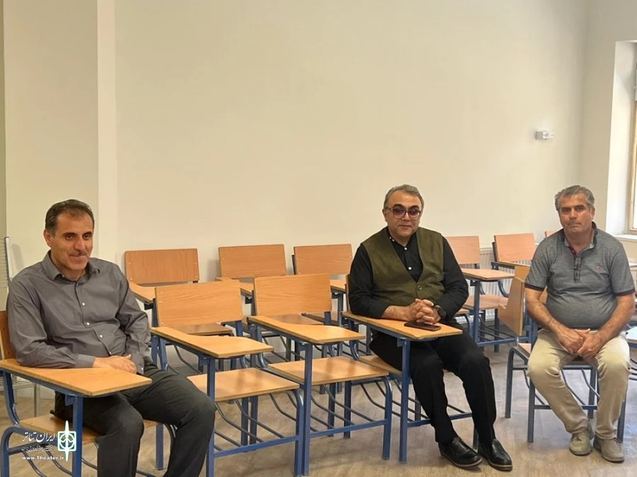 نشست صمیمی جمعی از هنرمندان تئاتر شهرستان مهاباد با رئیس اداره فرهنگ و ارشارد اسلامی شهرستان
 2