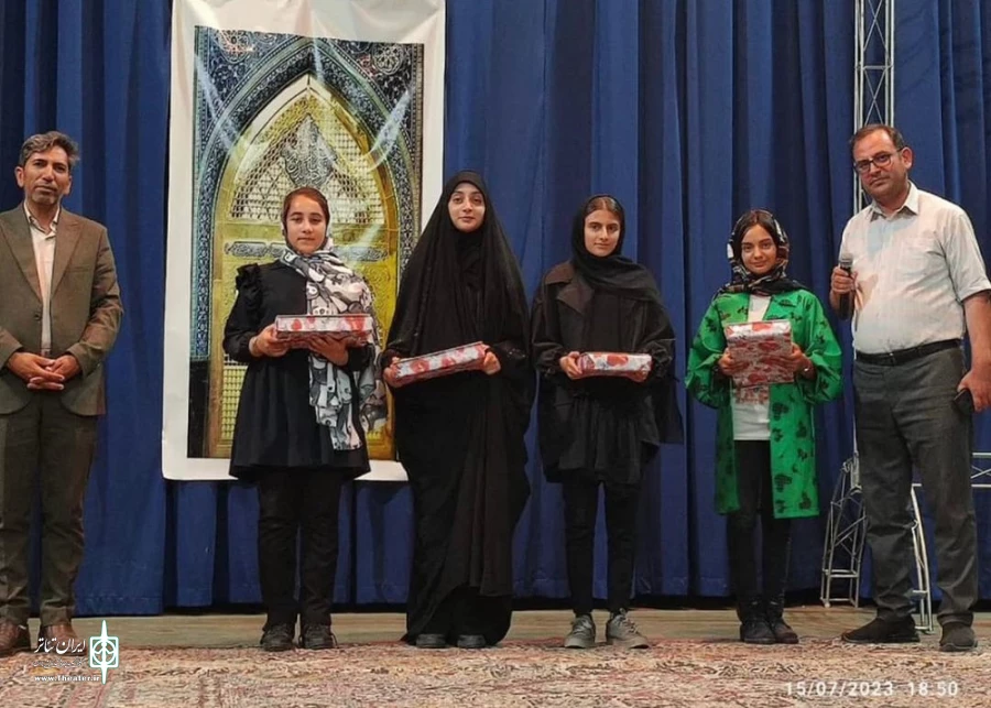 نوشته: حامد مکملی و کارگردانی: حجت آذر طوسی.
 2