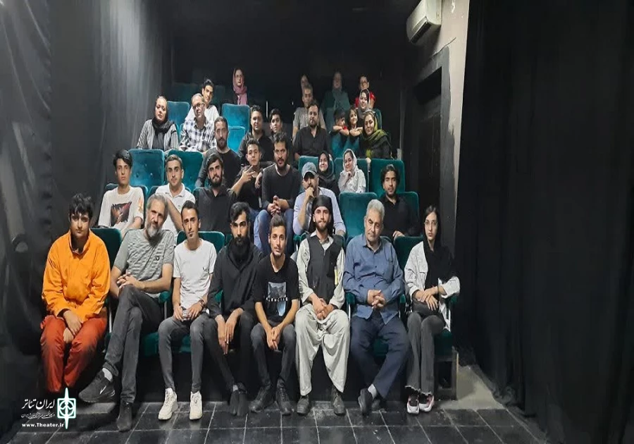 نمایش "این بارمیبرندکه" دراورمیه به روی صحنه رفت
 2