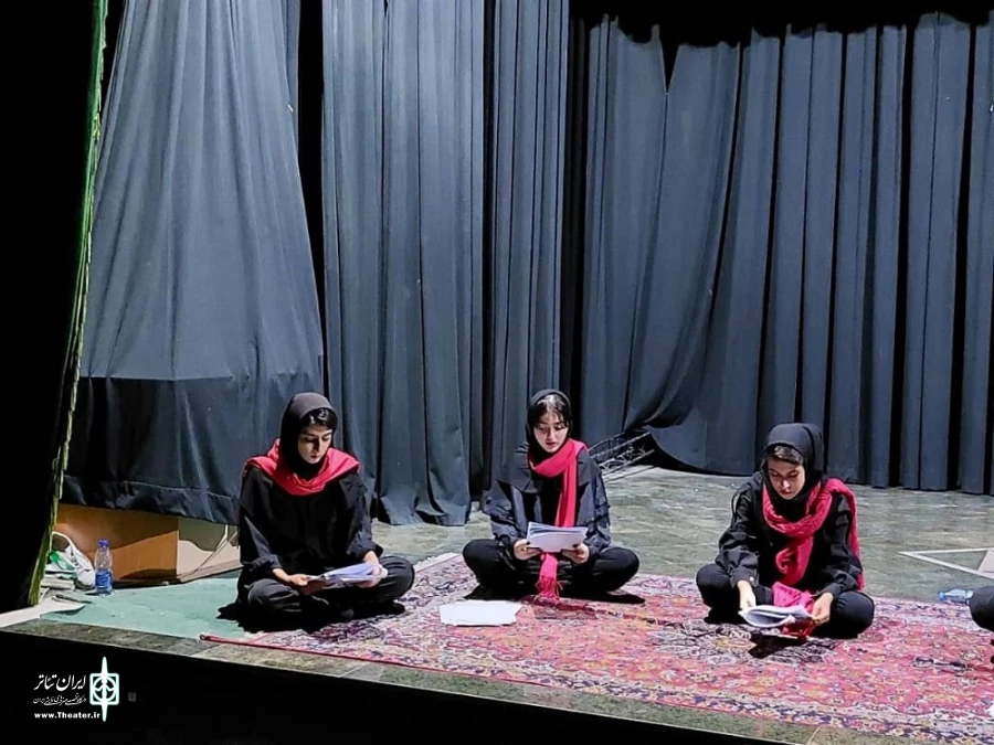 اجرای خوانش نمایشنانه « خانه متروک » از هنرمندان شهرستان شاهین‌دژ
 3