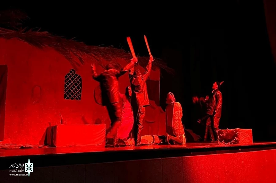 نمایش «زیر قیمت بازار» اثری از هنرمندان تئاتر ماکو در شهرستان ارومیه به اجرا در آمد
 3