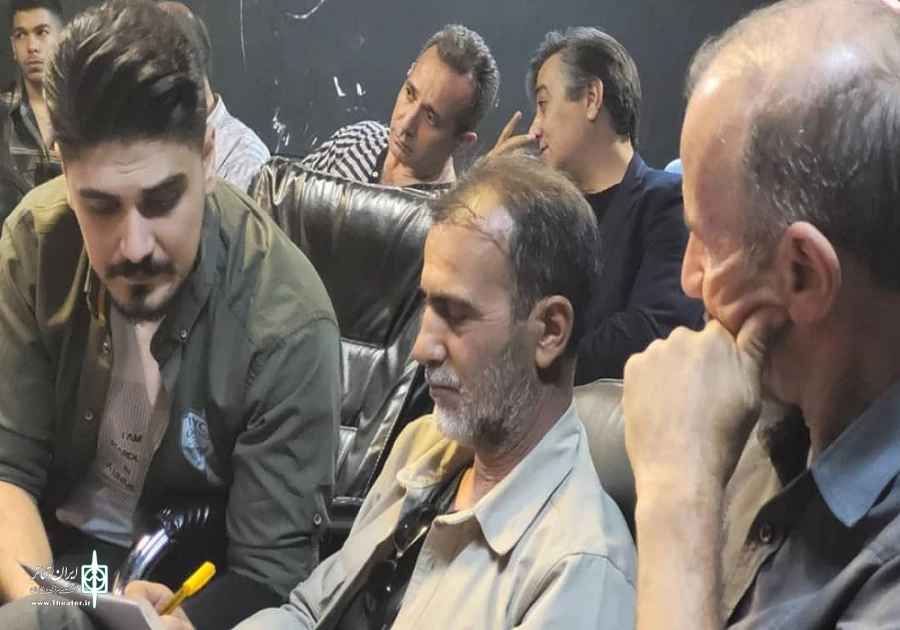برگزیدگان سومین جشنواره نمایشنامه خوانی «آوای صحنه» میاندوآب مشخص شد.
 2