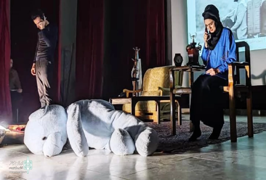 اجرای نمایش سگ‌ها و جاده‌ها در شهرستان ماکو به اجرا در آمد.
 2