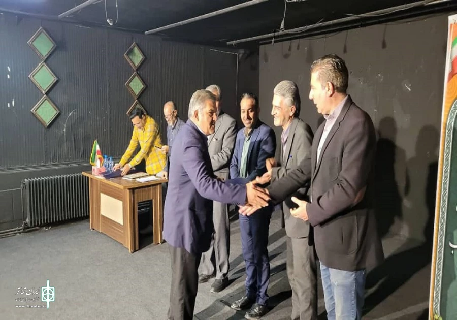 نشست صمیمی هنرمندان تئاتر میاندواب با مدیر کل اداره کل فرهنگ و ارشاد اسلامی  7