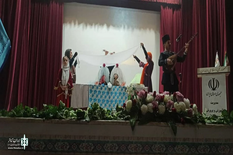 نمایش عروسکی «آشیق» در میان استقبال کودکان و نوجوانان به روی صحنه رفت
 2