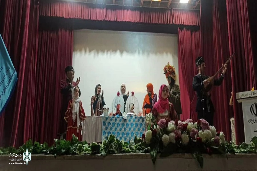 نمایش عروسکی «آشیق» در میان استقبال کودکان و نوجوانان به روی صحنه رفت
 2