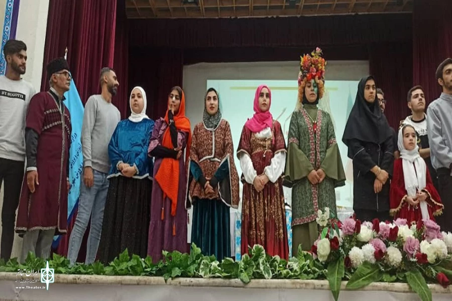 نمایش عروسکی «آشیق» در میان استقبال کودکان و نوجوانان به روی صحنه رفت
 2
