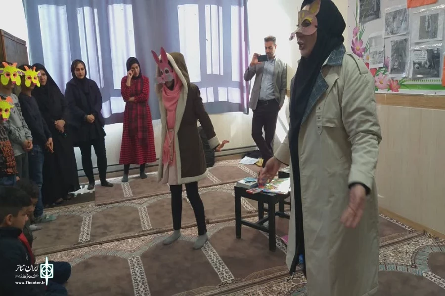 نمایش « نقلی و کتاب » در مدارس کم برخوردار و روستایی شهرستان نقده اجرا شد. 2