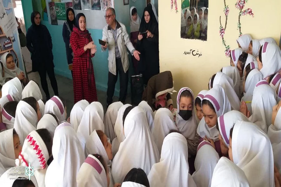 نمایش « نقلی و کتاب » در مدارس کم برخوردار و روستایی شهرستان نقده اجرا شد. 3