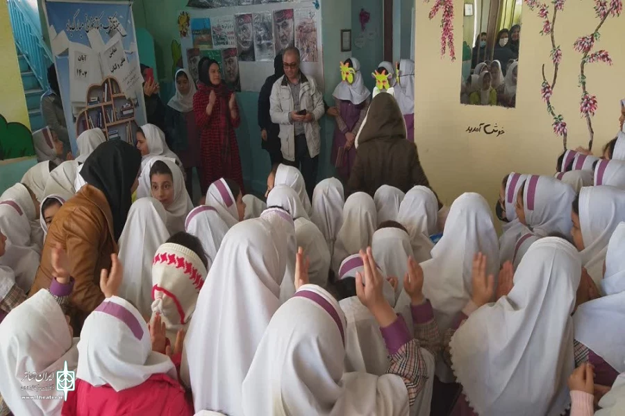 نمایش « نقلی و کتاب » در مدارس کم برخوردار و روستایی شهرستان نقده اجرا شد. 5