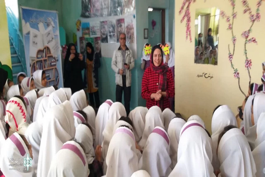 نمایش « نقلی و کتاب » در مدارس کم برخوردار و روستایی شهرستان نقده اجرا شد. 6