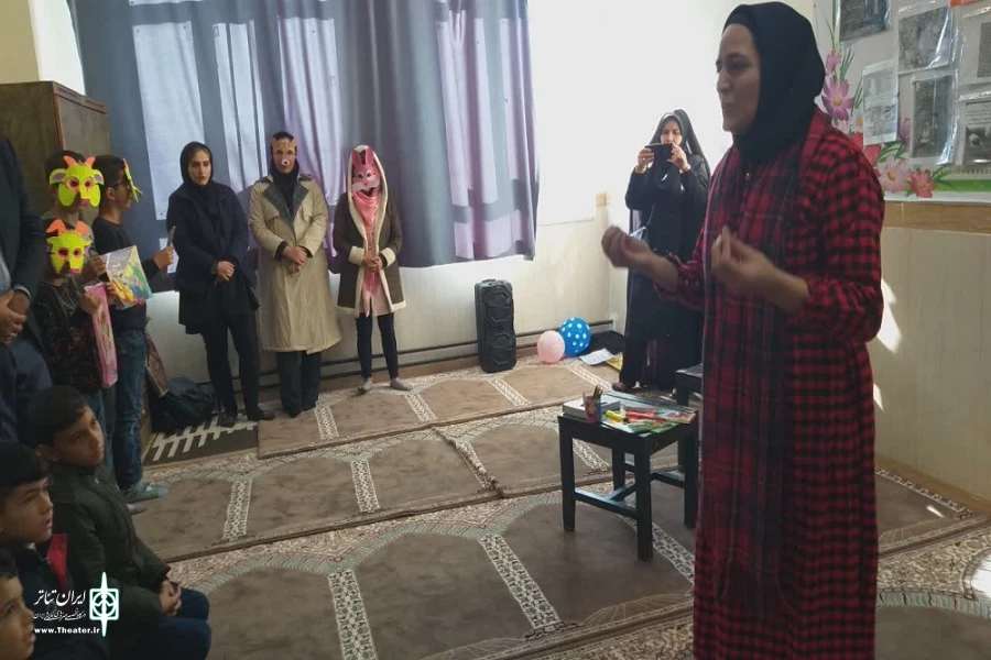 نمایش « نقلی و کتاب » در مدارس کم برخوردار و روستایی شهرستان نقده اجرا شد. 9